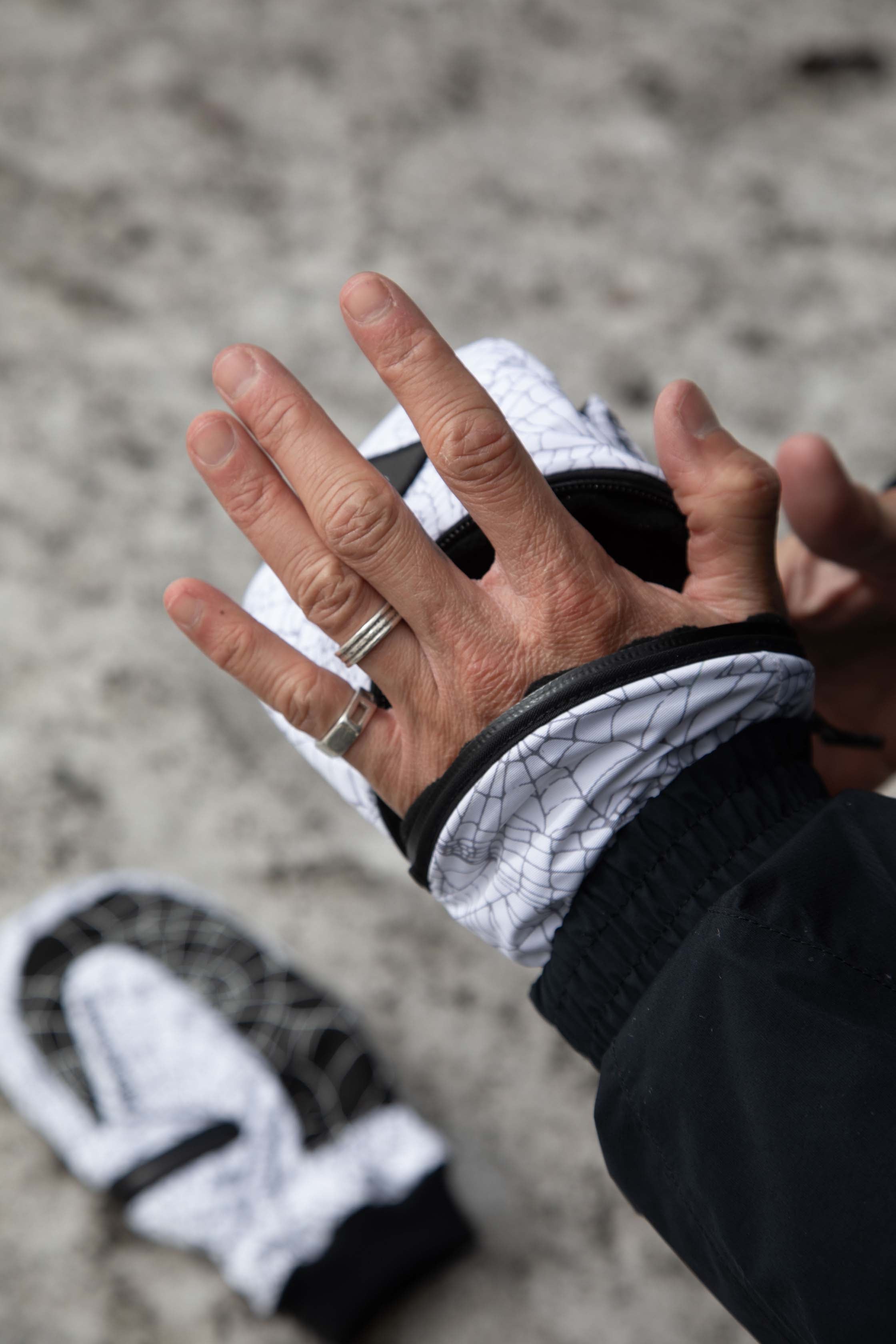 Ghoul Mitt - Web