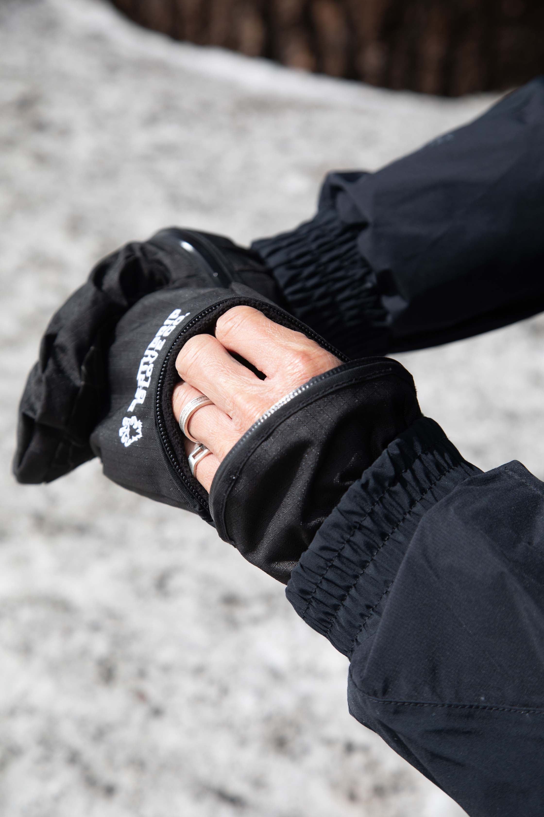 Ghoul Mitt - Black